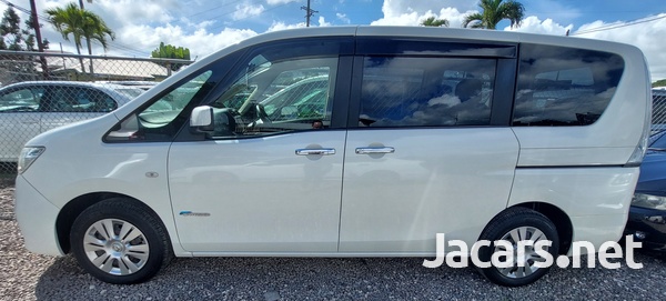 Nissan Serena 2,0L 2013-4