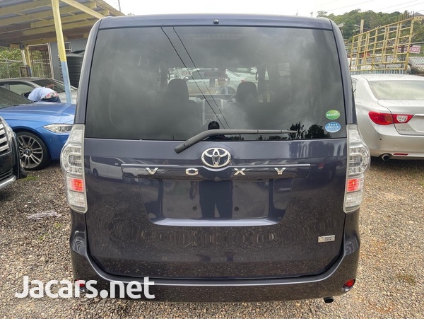 Toyota Voxy 1,8L 2013