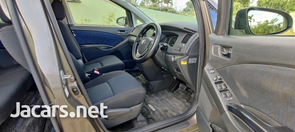Toyota Isis 2,0L 2014-9