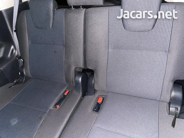 2014 Toyota Voxy-11