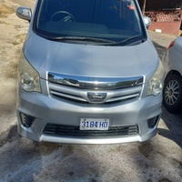 Toyota Noah 2,0L 2010 Toyota Noah 2,0L 2010