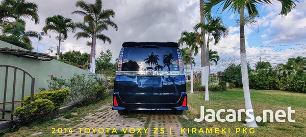 Toyota Voxy 2,0L 2014-5