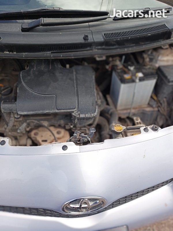 Toyota Vitz 1,0L 2010-3
