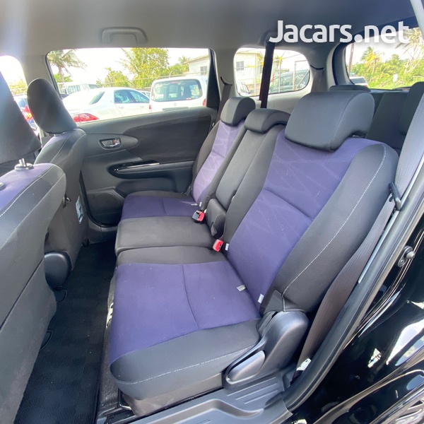 Toyota Wish 1,8L 2013-6