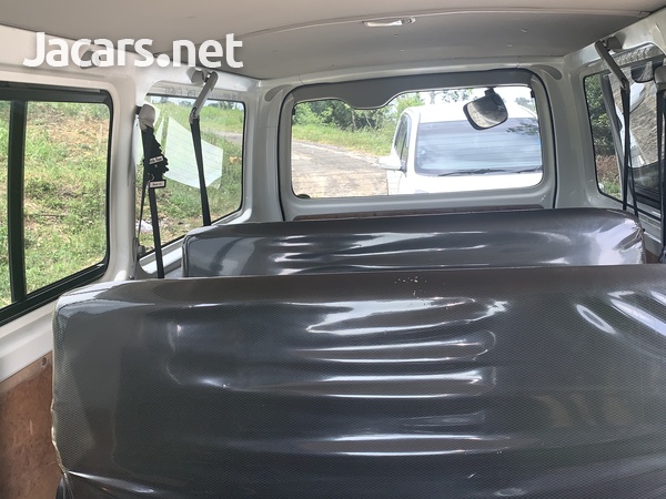 Toyota Hiace 2,5L 2012-6