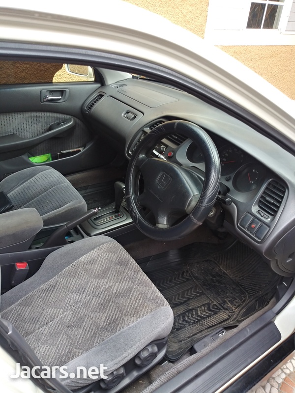 Honda Accord 1,8L 2001-4