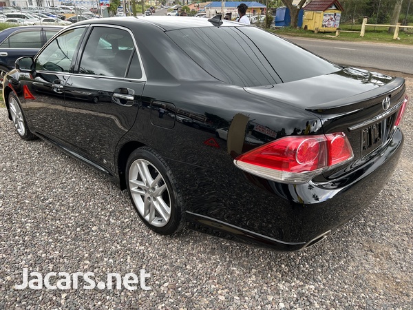 Toyota Crown 2,5L 2012-6