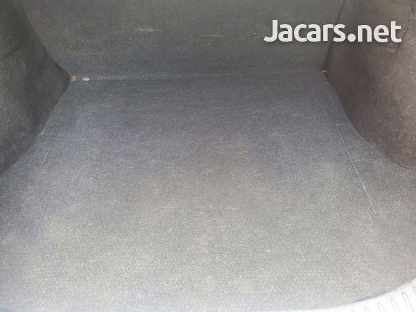 Nissan Tiida 1,6L 2010-9