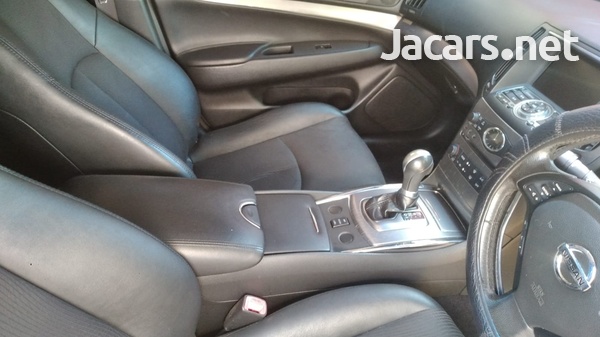 Nissan Skyline 3,5L 2013-4