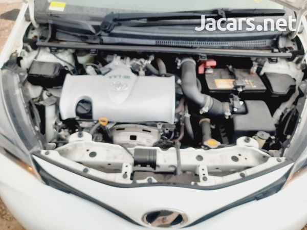 Toyota Vitz 1,3L 2015-12