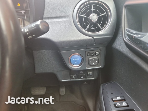 Toyota Fielder 1,6L 2017-10