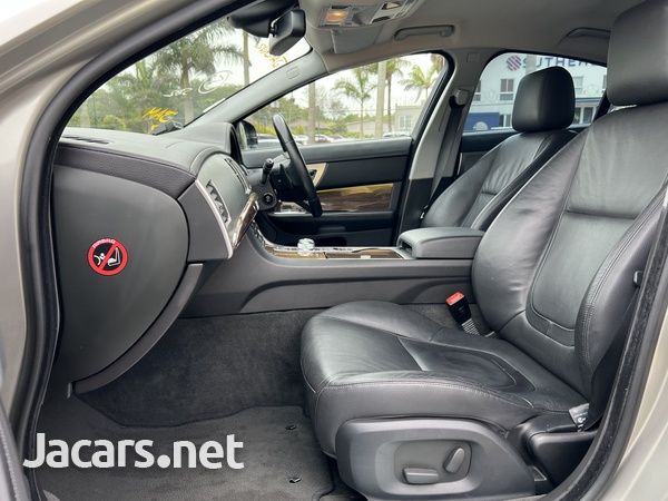 Jaguar XF 2,0L 2014-9