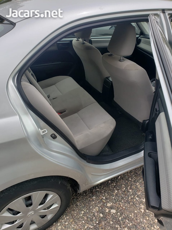 Toyota Axio 1,5L 2014-6