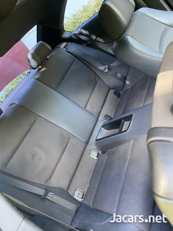 BMW 1-Series 0,7L 2011-4