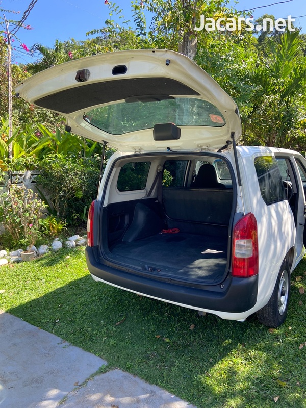 Toyota Probox 1,5L 2014-10