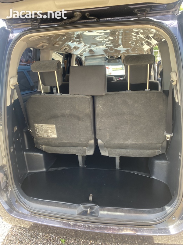 Toyota Voxy 2,0L 2010-5
