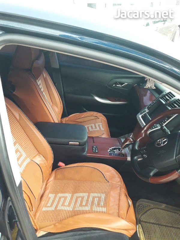 Toyota Crown 3,0L 2013-5