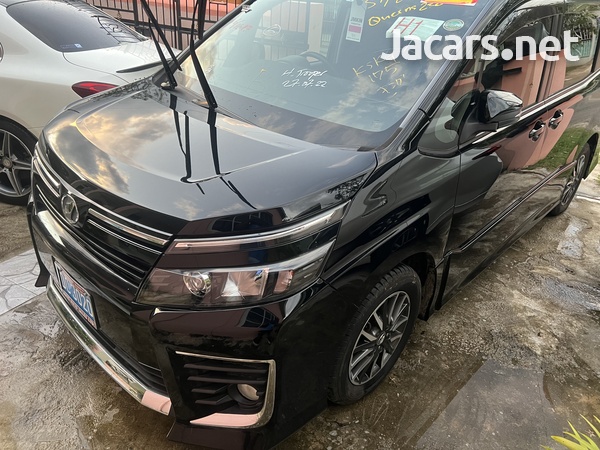 Toyota Voxy 2,0L 2014-2