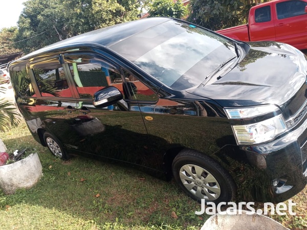 Toyota Voxy 2,0L 2013-2