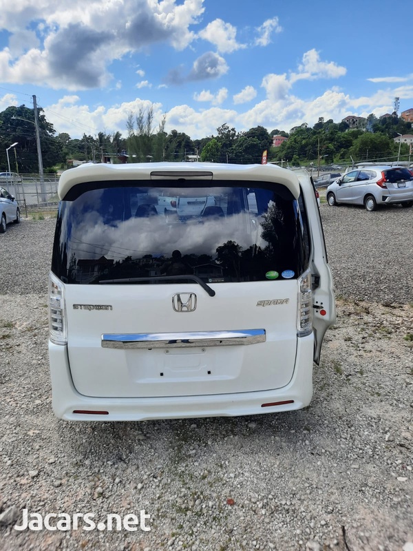 Honda Stepwgn Spada 2,0L 2013-2