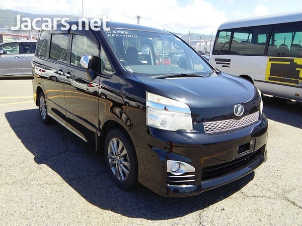 Toyota Voxy 2,0L 2013-1