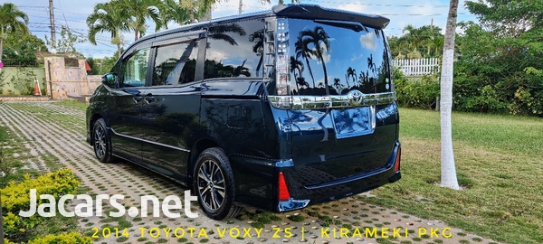 Toyota Voxy 2,0L 2014-7