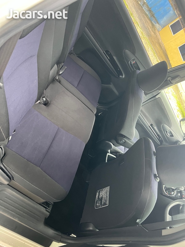 Toyota Wish 1,8L 2013-9