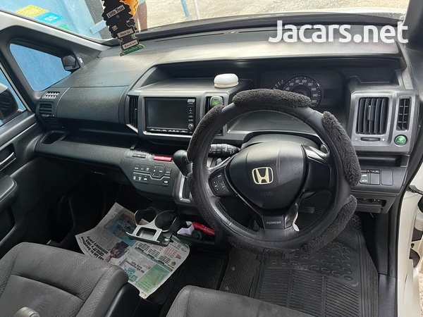 Honda Stepwgn Spada 2,0L 2010-5