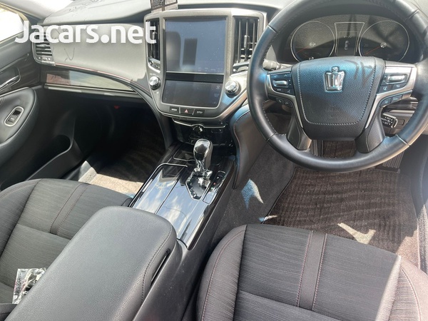 Toyota Crown 2,5L 2017-8