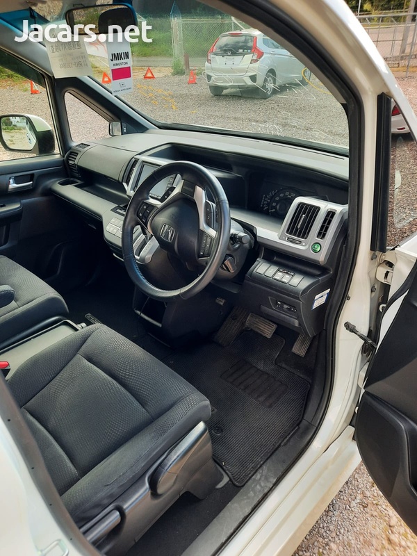 Honda Stepwgn Spada 2,0L 2013-8