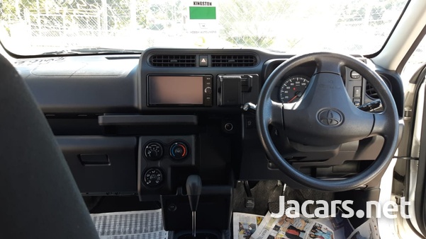 Toyota Probox 1,5L 2017-9