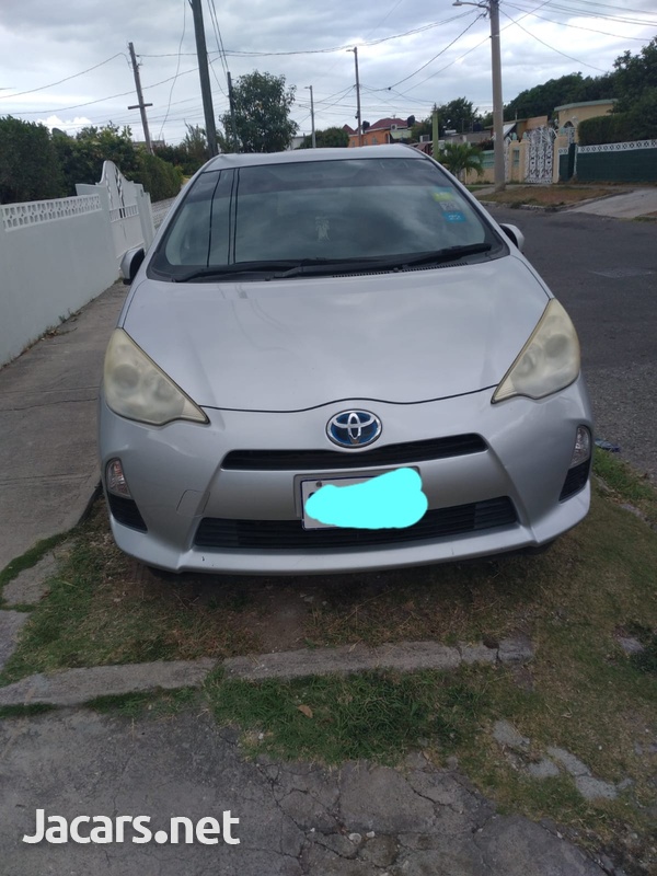 Toyota Aqua 1,5L 2012-3