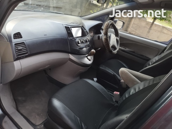 Mitsubishi Grandis 2,4L 2005-4