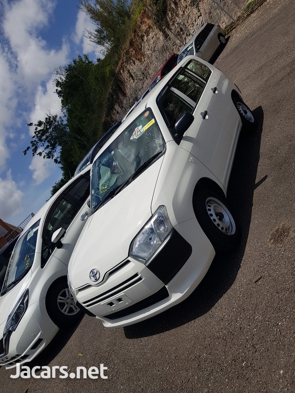 Toyota Probox 1,3L 2018-3