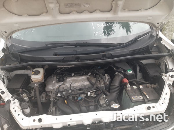 Toyota Voxy 2,0L 2013-10