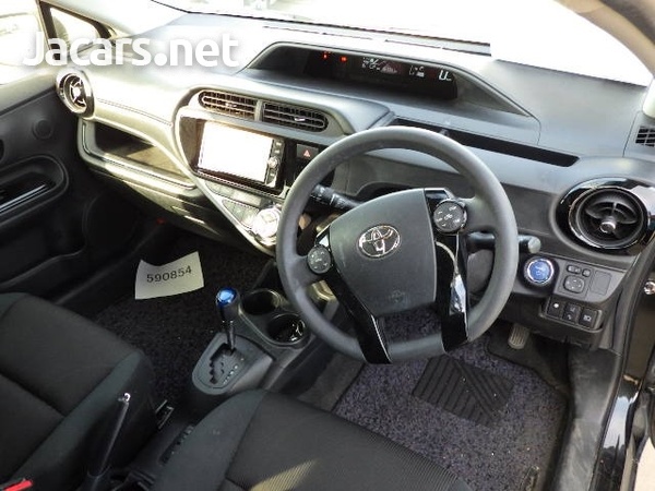 Toyota Aqua 1,5L 2016-10