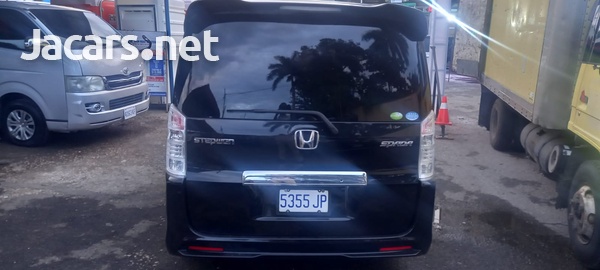 Honda Stepwgn Spada 2,0L 2010-5