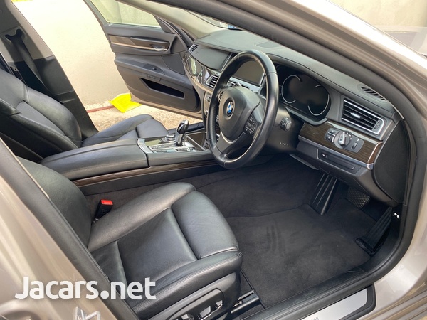 BMW 7-Series 3,0L 2013-8