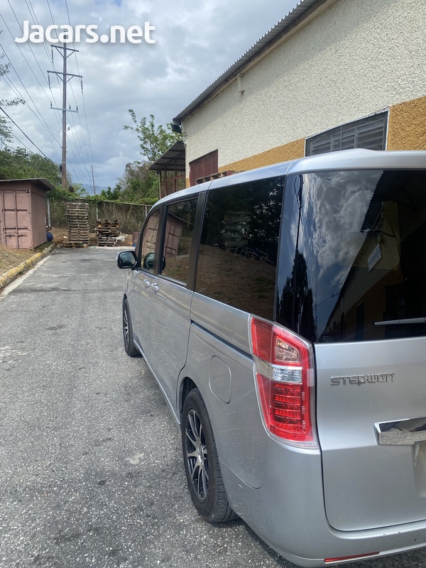 Honda Stepwgn 2,0L 2014-2