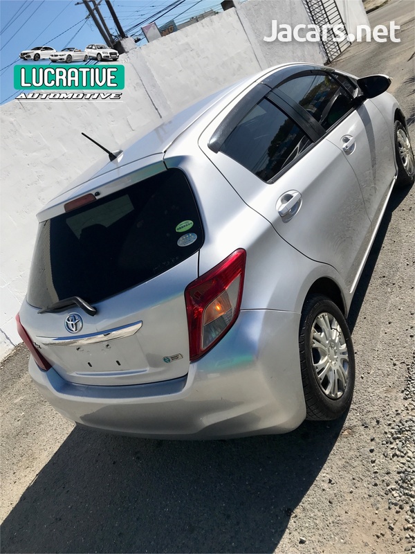 Toyota Vitz 1,3L 2012-4