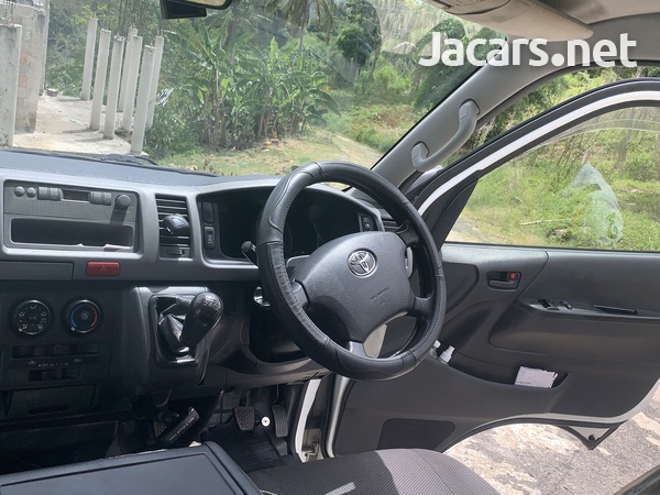 Toyota Hiace 2,5L 2012-4