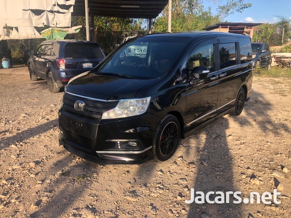Honda Stepwgn 2,0L 2012-4