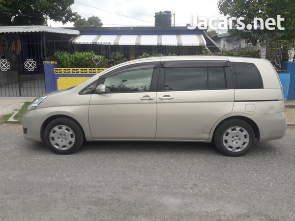 Toyota Isis 1,8L 2012-4