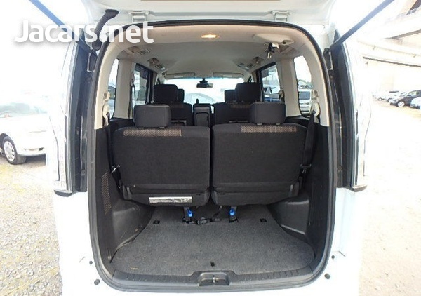 Nissan Serena 2,0L 2014-9