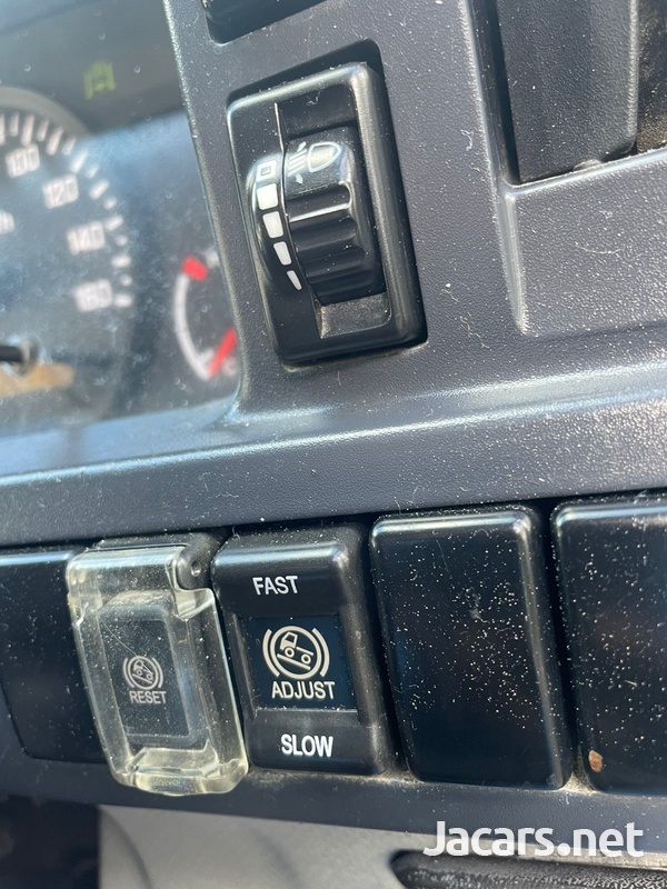 2008 Isuzu Elf-9