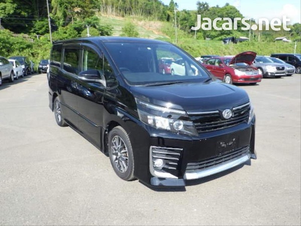 Toyota Voxy 2,0L 2014-1