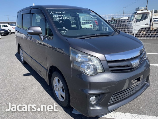 Toyota Noah 2,0L 2013-3