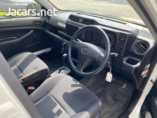 Toyota Probox 1,3L 2017-1