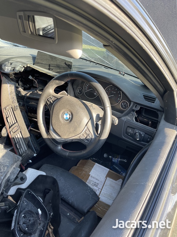BMW 3-Series 2,0L 2013-1