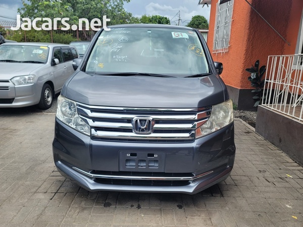 Honda Stepwgn 2,0L 2013-2